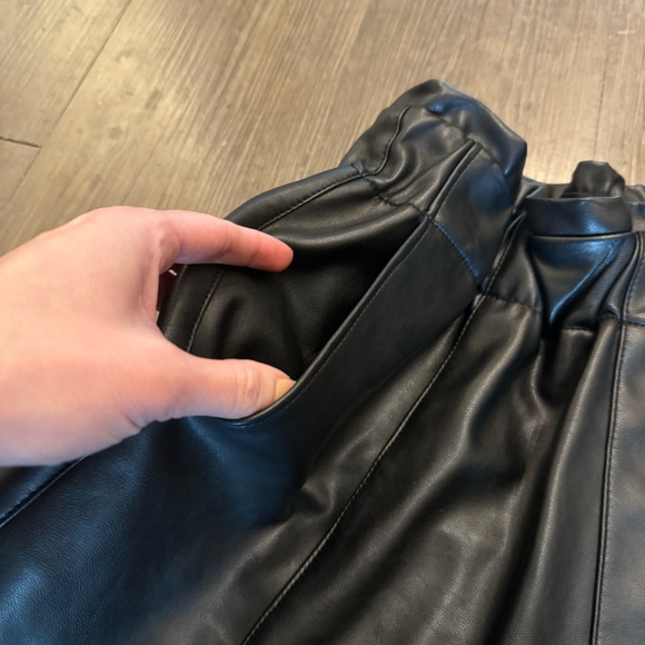 Abercrombie & Fitch Vegan Leather Pull On Shorts XS - Picture 6 of 11